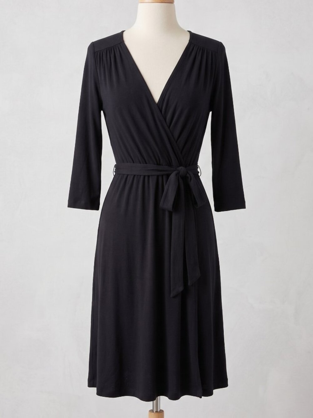 👗 Splendid Black Faux Wrap Midi Dress 👗